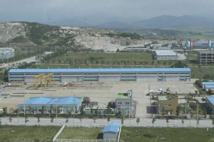 
	Vista do complexo industrial de Kaesong:&nbsp;Seul e Pyongyang conseguiram retomar&nbsp;seu projeto econ&ocirc;mico mais ambicioso
 (Korea Pool/News1/Reuters)