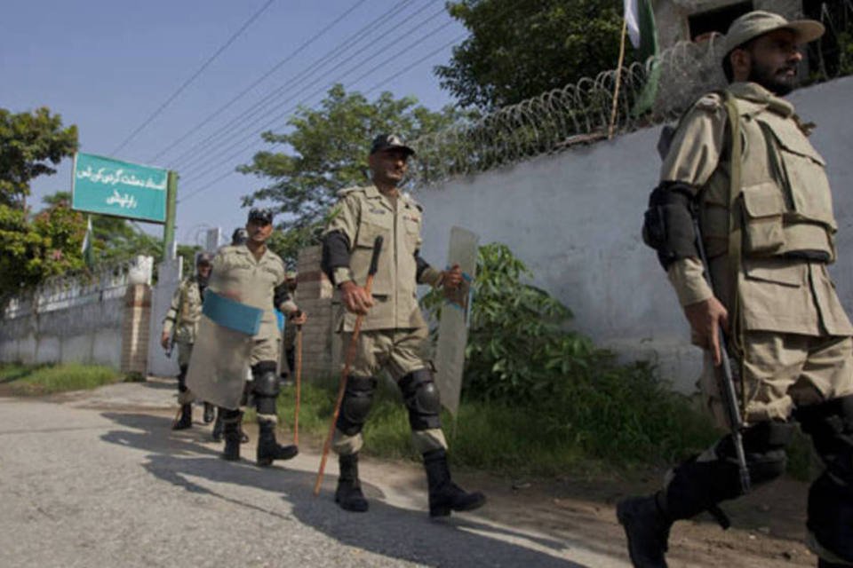 Ataque suicida deixa 5 soldados mortos no Paquistão
