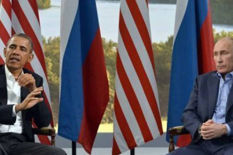 
	Barack Obama (e) e Vladimir Putin: &nbsp;McFaul foi alvo de cr&iacute;ticas por causa dos artigos escritos contra o presidente Vladimir Putin antes de integrar o governo Obama
 (Jewel Samad/AFP)