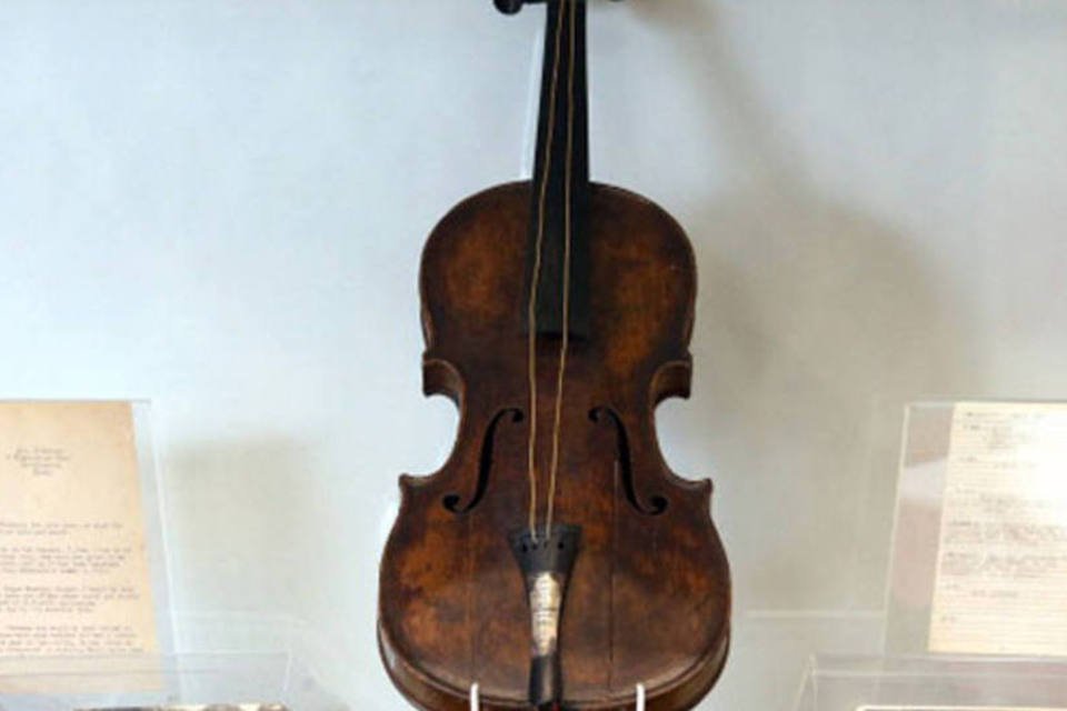 Violino usado durante a travessia do Titanic: o instrumento pertencia a Wallace Hartley, o diretor da orquestra do cruzeiro (Getty Images)