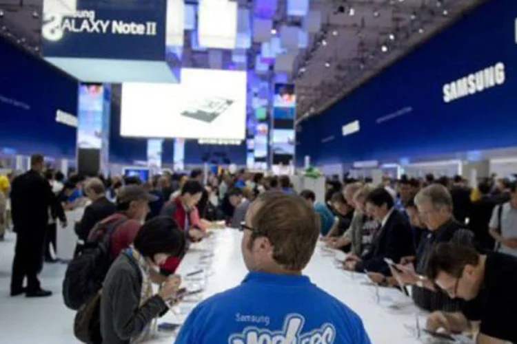 Espaço da Samsung na feira de 2012: empresa "vai lançar no IFA uma nova tendência em comunicações móveis inteligentes", declarou seu diretor (Odd Andersen/AFP)