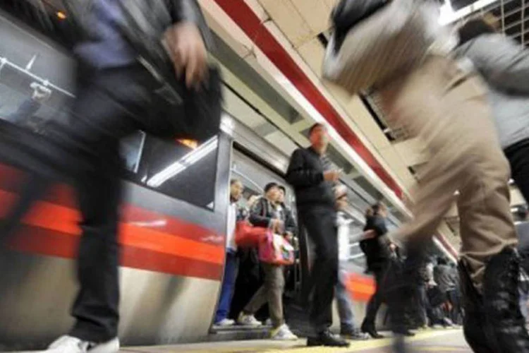 Estação de metrô em Pequim: proporção de pessoas com pré-diabetes alcançou 50% dos adultos chineses (Liu Jin/AFP)