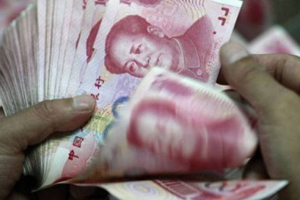 Na China, iuane fecha em alta ante o dólar