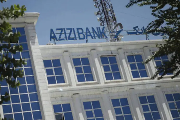 Banco afegão Azizi: jovem trabalhava na seção de transferências monetárias no banco, mas abandonou seu posto há dois meses e fugiu (Victor J. Blue/Bloomberg)