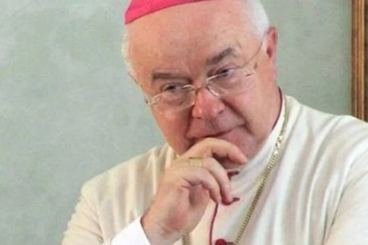 
	Jozef Wesolowski, ex-n&uacute;ncio polon&ecirc;s que seria o primeiro processado no Vaticano por abusos sexuais de menores de idade, morreu na madrugada de sexta-feira
 (AFP)