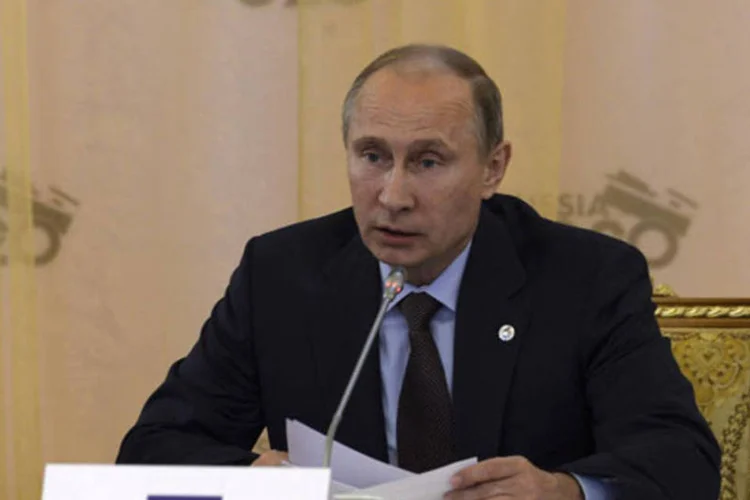 
	O presidente russo Vladimir Putin: &quot;vamos ajudar &agrave; S&iacute;ria? Sim&quot;, afirmou Putin
 (Dimitar Dilkoff/Pool/Reuters)