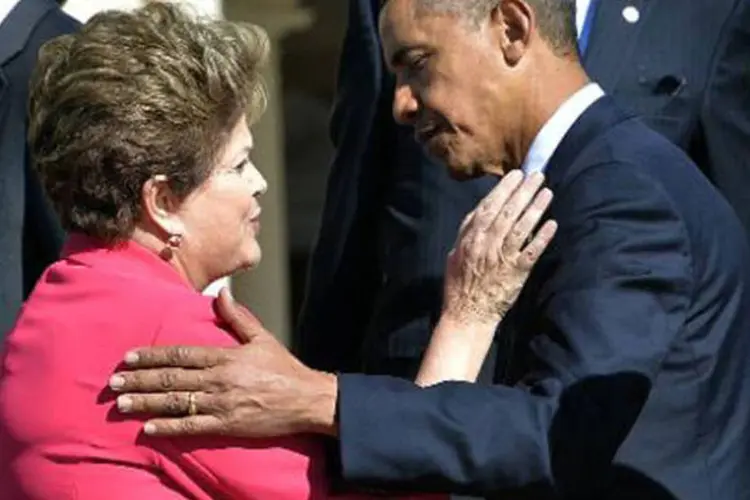
	O presidente americano Barack Obama cumprimenta Dilma Rousseff: Obama assumiu a responsabilidade pela investiga&ccedil;&atilde;o das den&uacute;ncias de espionagem&quot;, diz comunicado
 (Jewel Samad/AFP)