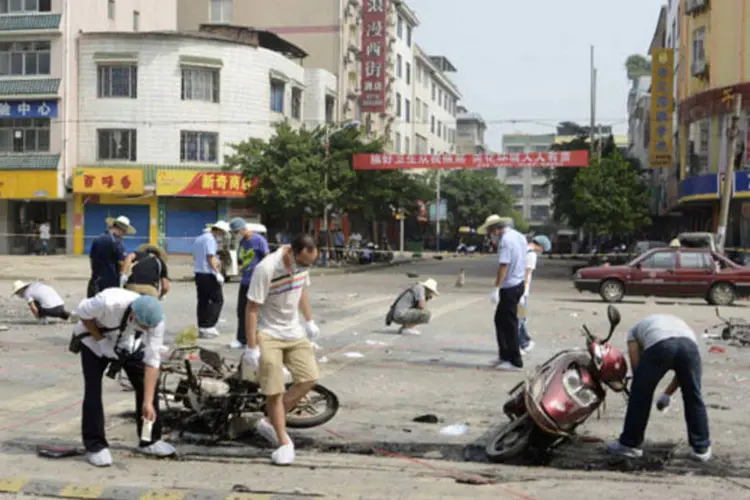 Destroços em local de explosão na China: dos 34 feridos, pelo menos 26 são menores (Stringer/Reuters)