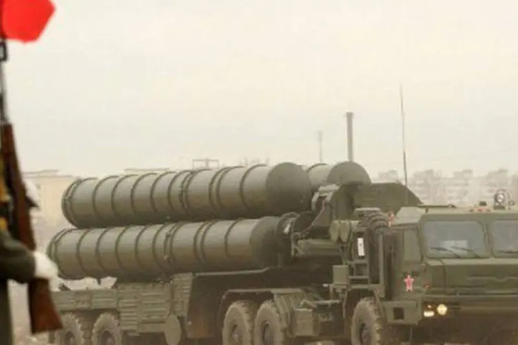 Mísseis S-300 em Moscou: contrato para a entrega de armamento foi fechado por 1 bilhão de dólares (Kirill Kudryatsev/AFP)