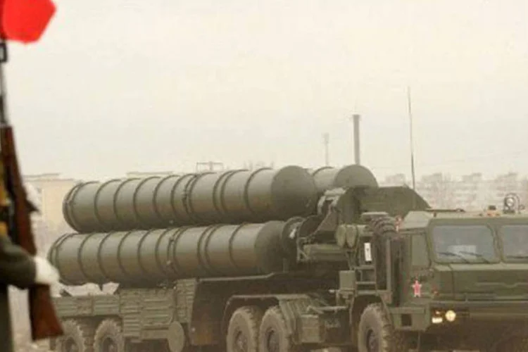 Mísseis S-300 em Moscou: contrato para a entrega de armamento foi fechado por 1 bilhão de dólares (Kirill Kudryatsev/AFP)