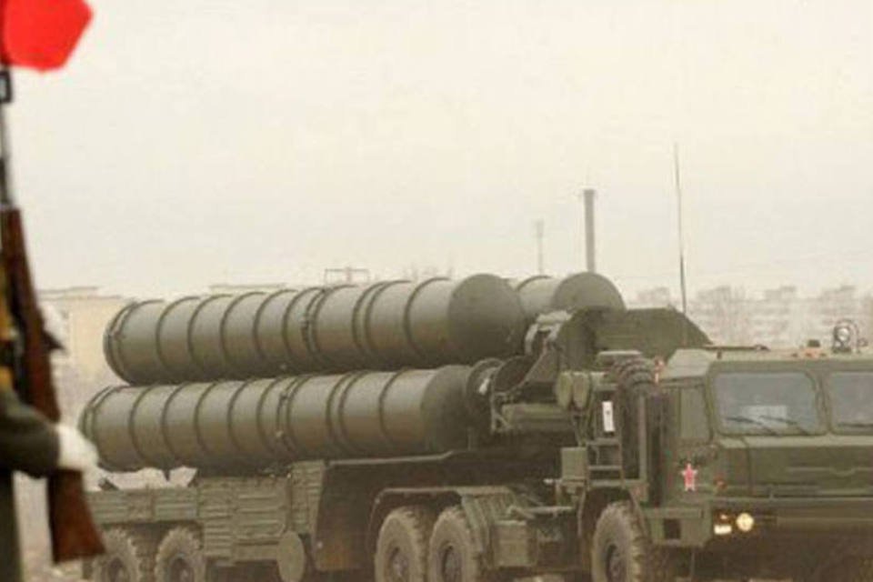 Rússia adia entrega de mísseis S-300 à Síria