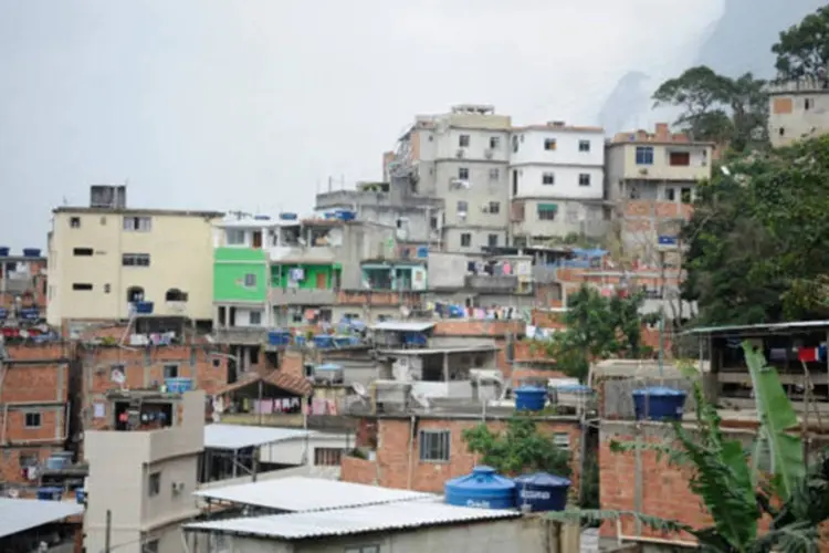 
	Comunidade da Rocinha: a pol&iacute;cia planeja cumprir 16 mandados de pris&atilde;o e 43 de busca&nbsp;
 (Tânia Rêgo/ABr)