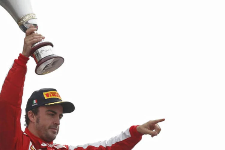 O piloto Fernando Alonso: "toda a sorte para os próximos anos!", disse espanhol via Twitter para Felipe Massa (Stefano Rellandini/Reuters)