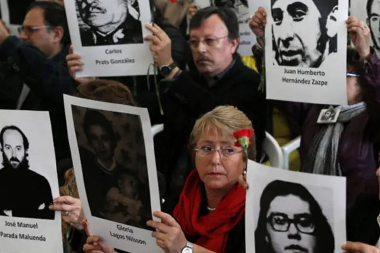 Protesto relembra vítimas da ditadura chilena: hoje é o 40º aniversário do golpe que Augusto Pinochet liderou no país (Ivan Alvarado/Reuters)