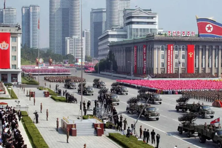 
	Desfile militar na Coreia do Norte: acordos incluem o&nbsp;&quot;guarda-chuva nuclear&quot;&nbsp;americano, que consiste no envio de interceptadores terrestres para resistir a ataque norte-coreano
 (Reuters)