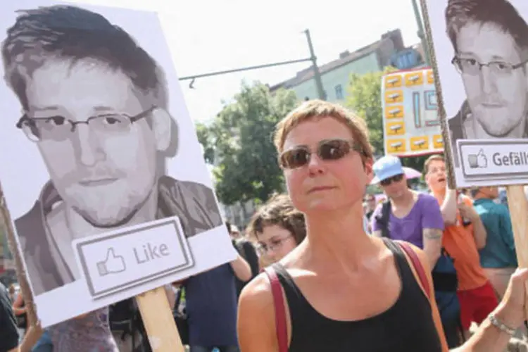 Protesto em apoio a Edward Snowden, em julho, na Alemanha: Prêmio Sakharov foi criado para homenagear aqueles que se dedicaram à defesa dos direitos humanos e liberdades (Getty Images)