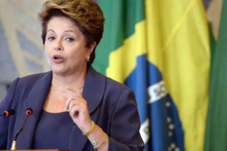 
	Dilma Rousseff: &quot;constru&iacute;mos nossa estabilidade --infla&ccedil;&atilde;o controlada, super&aacute;vit fiscal e altas reservas (internacionais)-- aumentando renda e emprego&quot;, disse
 (Getty Images)
