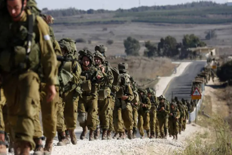 
	Militares em Israel: acordo vai permitir que Israel modernize a maior parte dos seus avi&otilde;es de combate, melhore a mobilidade das for&ccedil;as terrestres e fortale&ccedil;a o sistemas antim&iacute;sseis
 (Baz Ratner/Reuters)