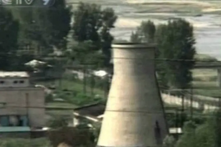Torre de resfriamento de Yongbyon, na Coreia do Norte, em 2008: "não temos dados que provem que o reator foi reativado", completou a fonte russa (AFP)