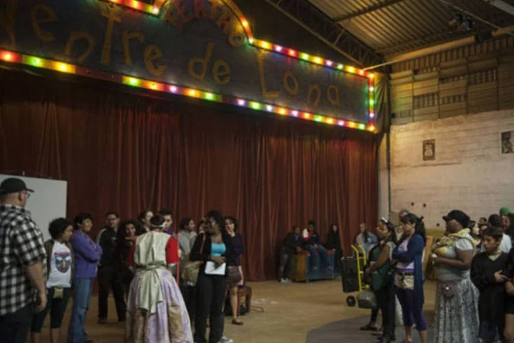 Companhia teatral no 5° Encontro Comunitário de Teatro Jovem de SP: além de apresentar espetáculos, as companhias promovem oficinas e palestras (Marcelo Camargo/ABr)