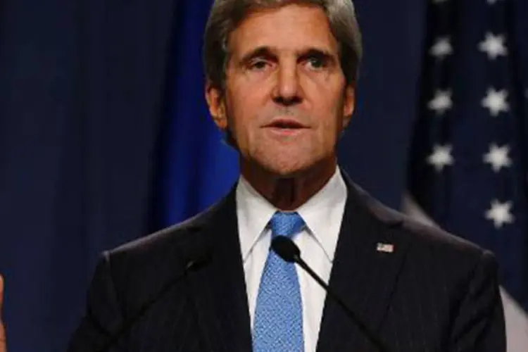 
	John Kerry: secret&aacute;rio de Estado americano&nbsp;chegou nesta sexta-feira a Cabul para visita surpresa durante a qual se reunir&aacute; com presidente afeg&atilde;o Hamid Karzai
 (Larry Downing/AFP)