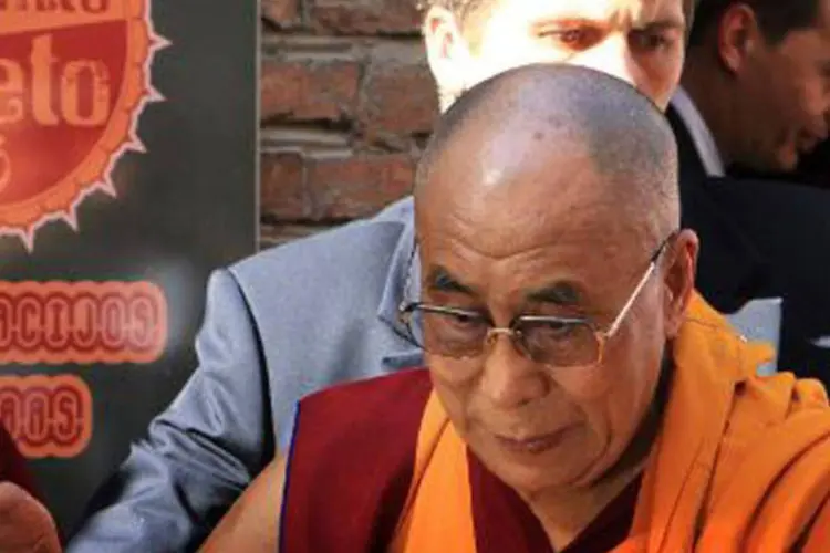 
	Dalai Lama: Mandela foi&nbsp;&nbsp;&quot;um homem de coragem, princ&iacute;pios e uma integridade inquestion&aacute;vel&quot;, disse Dalai Lama
 (Petras Malukas/AFP)