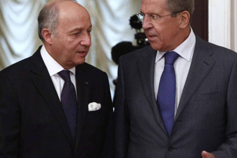 Lavrov e Fabius discordam sobre autoria de ataque na Síria