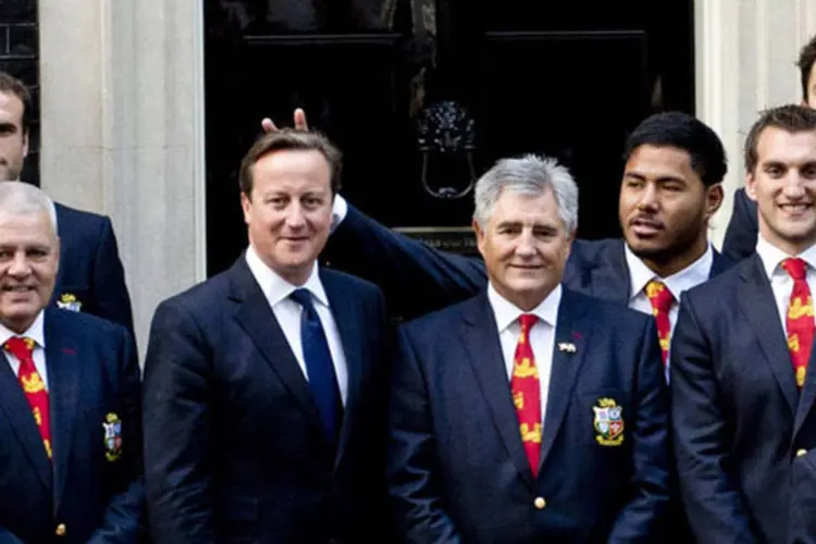 Primeiro-ministro do Reino Unido, David Cameron (c): "não tinha a intenção de ofender", disse jogador (Chris Harris/pool/Reuters)