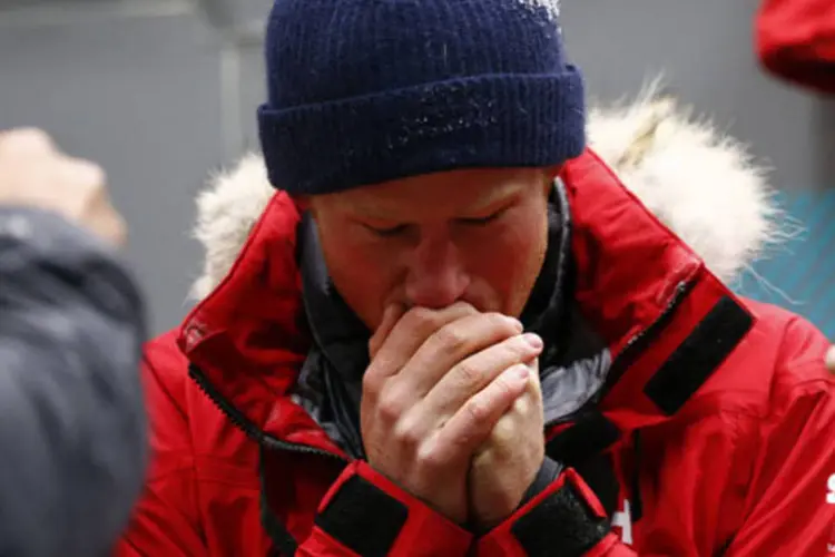 
	Pr&iacute;ncipe Harry durante treinamento em c&acirc;mara fria: Harry e seus companheiros v&atilde;o esquiar 334 quil&ocirc;metros durante 21 dias no Polo Sul
 (Darren Staples/Reuters)