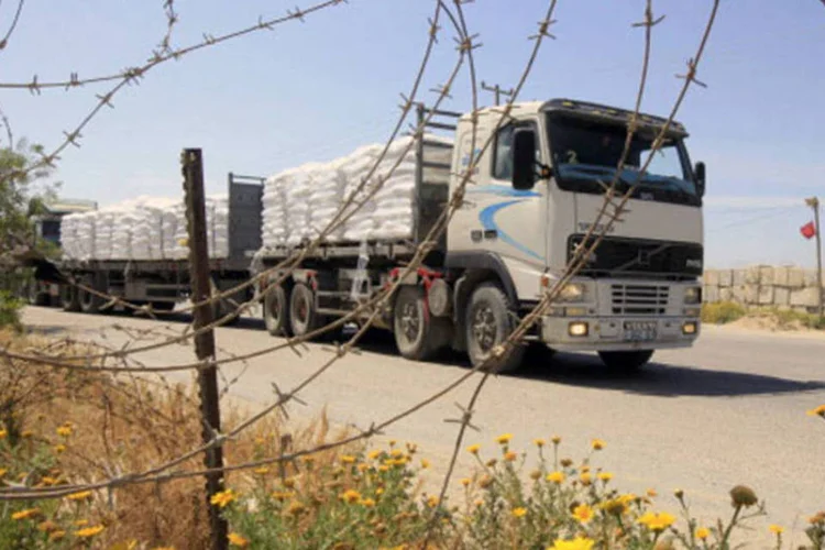 Caminhão em Kerem Shalom, em Israel: em um primeiro momento entrarão quantidade limitadas de cascalho, cimento e aço, segundo fontes (Getty Images)