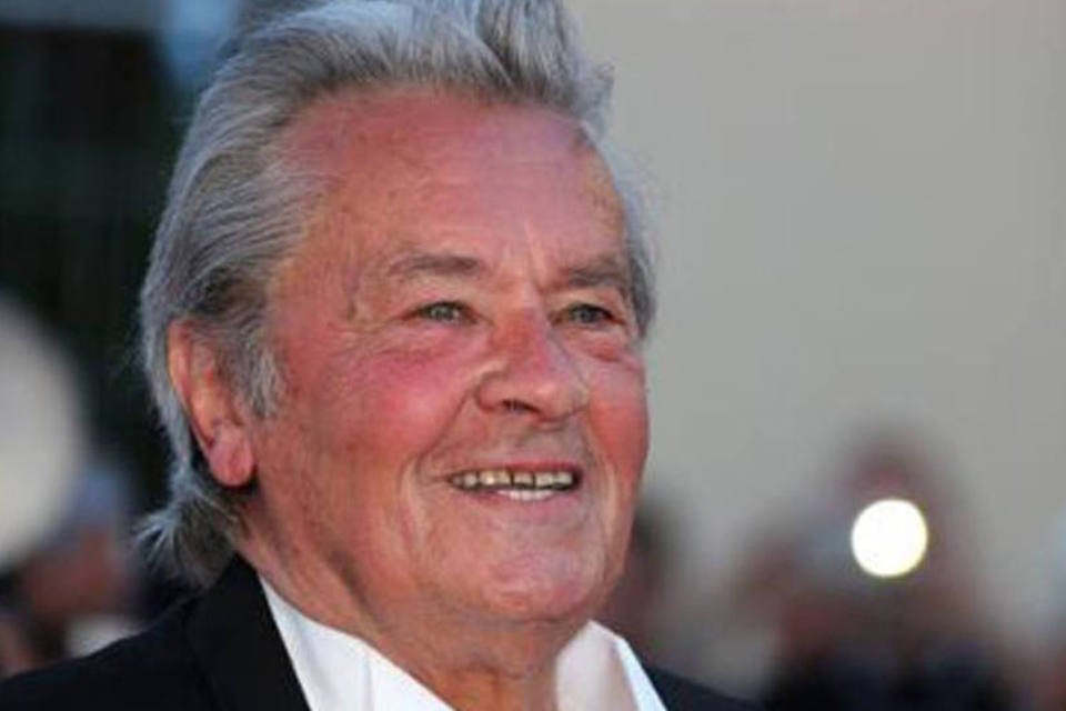 Alain Delon é hospitalizado após sofrer arritmia cardíaca