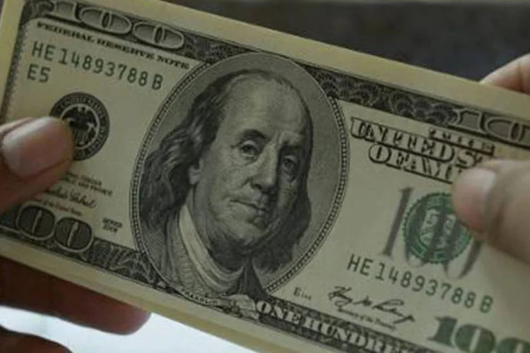 
	D&oacute;lar: pre&ccedil;os de importados recuaram 0,6 por cento no m&ecirc;s passado, ap&oacute;s queda revisada de 0,6 por cento em outubro, informou o Departamento do Trabalho
 (Adek Berry/AFP)