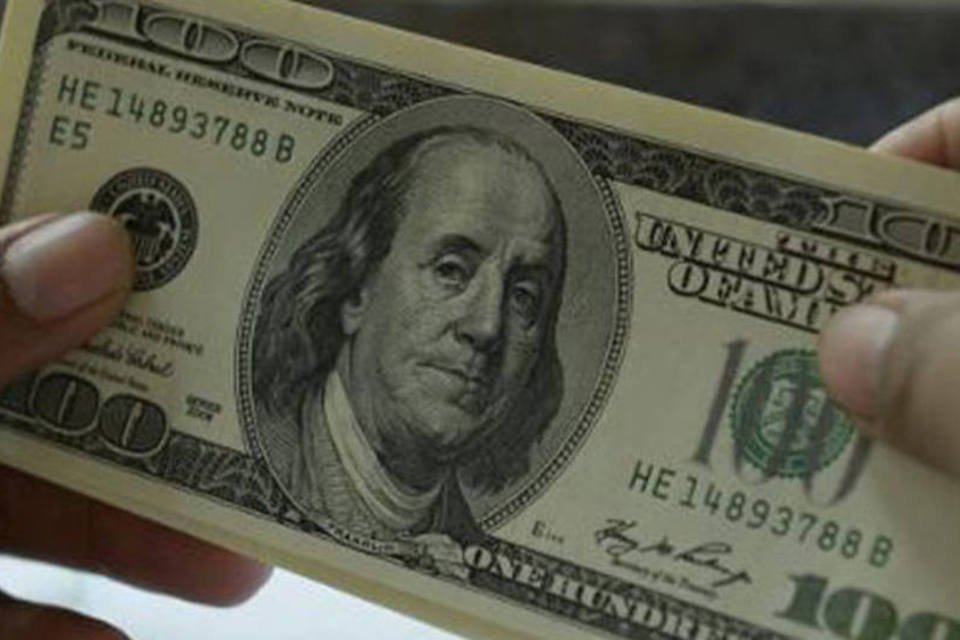 Dólar cede 0,20% no dia e vai abaixo de R$3,20