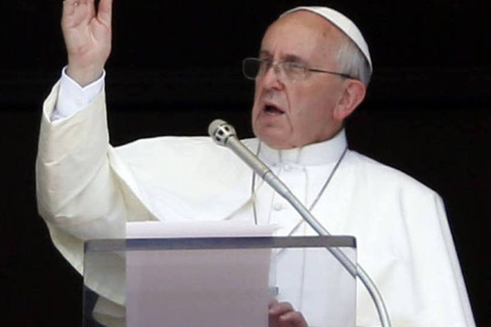 Vaticano nega que papa seja alvo da máfia italiana