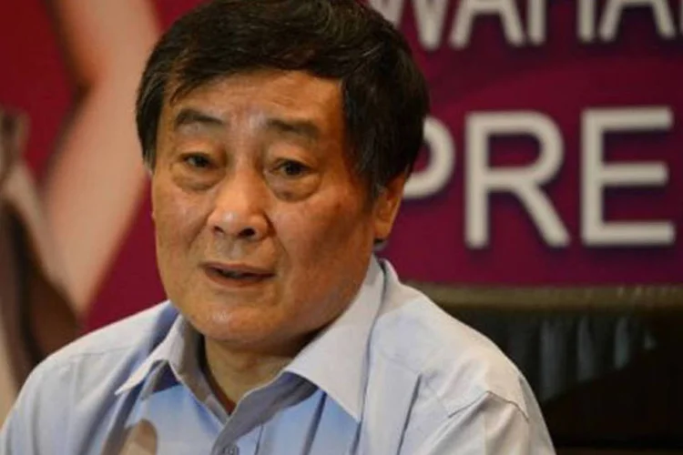 
	Zong Qinghou, o segundo homem mais rico da China: homem se aproximou de Zong com uma faca e pediu-lhe um emprego na Wahaha, empresa que ele preside
 (Wang Zhao/AFP)