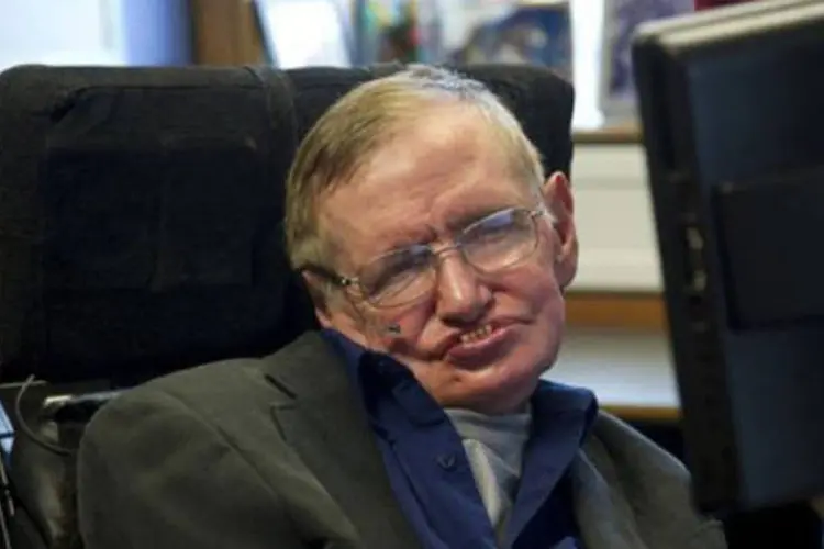O astrofísico Stephen Hawking: "nós não deixamos os animais sofrerem, então por que deixamos os seres humanos?", disse (AFP)