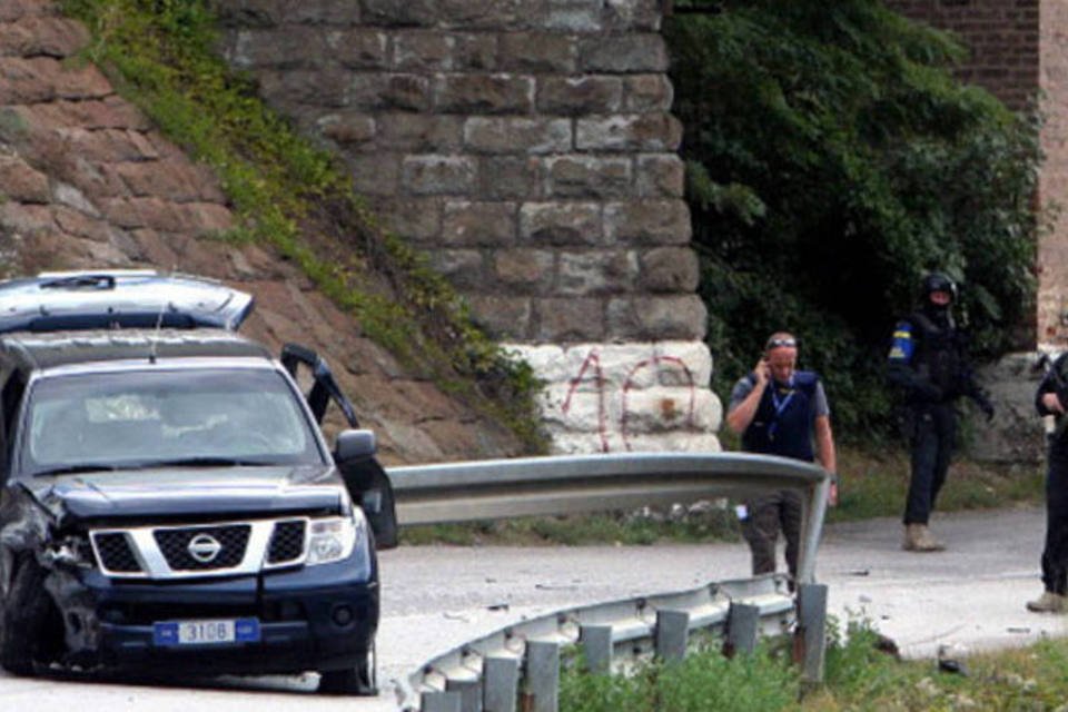 Policial da missão europeia no Kosovo morre após ser baleado
