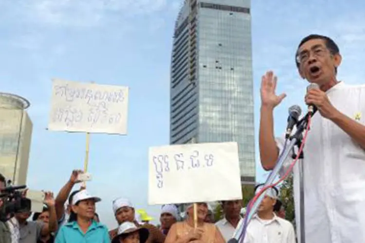 O príncipe Sisowath Thomico (d): "estarei em greve de fome até que se chegue a uma solução para fazer justiça ao povo", disse (Tang Chhin Sothy/AFP)