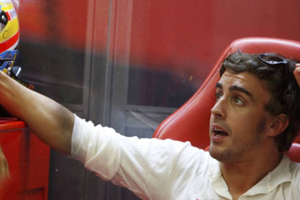 Fernando Alonso: embora o piloto venha reiterando que está feliz na Ferrari, o jornal "The Times" divulga que o bicampeão mundial poderia deixar a equipe  (Pablo Sanchez/Reuters)