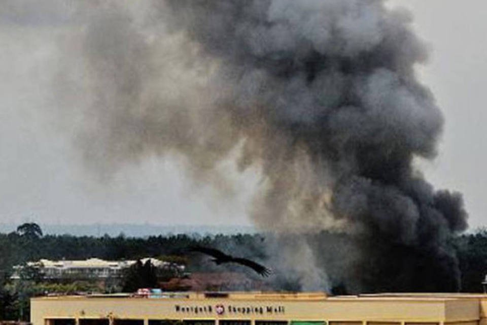 Explosões, tiroteio e fumaça em shopping de Nairóbi