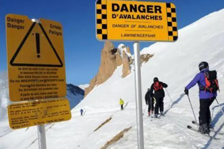 O NWAC havia emitido no domingo um alerta de avalanche para regiões acima dos 1.500 metros acima do nível do mar (AFP/Philippe Desmazes)