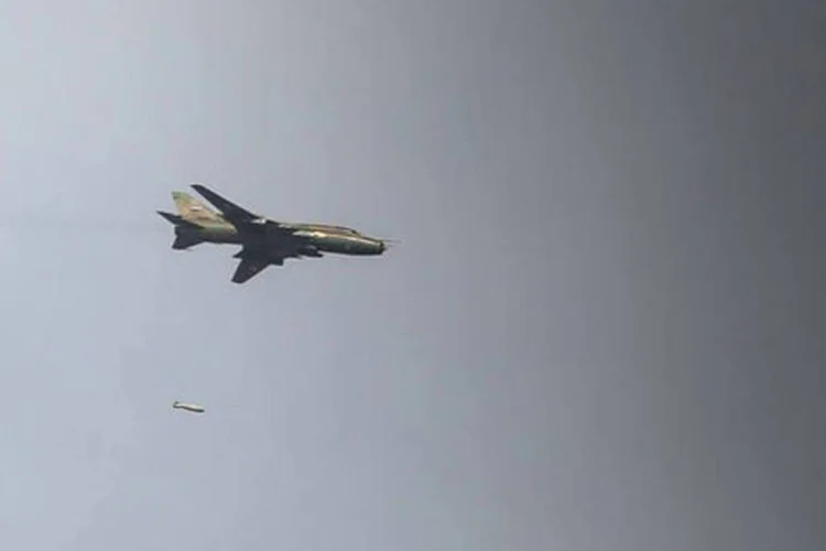 
	Avi&atilde;o: a For&ccedil;a A&eacute;rea informou que estuda agora se h&aacute; condi&ccedil;&otilde;es para retirar os dois corpos do avi&atilde;o.
 (John Cantlie/AFP)