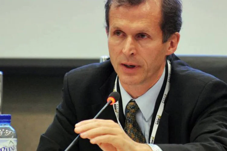 
	O chefe economista do Berd, Erik Berglof: &quot;&eacute; muito cedo para dar o aviso do fim do perigo, mas h&aacute; sinais de estabiliza&ccedil;&atilde;o&quot;, disse
 (Leon Neal/AFP)