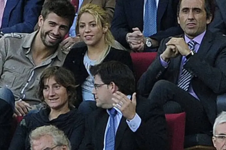 
	O jogador do Barcelona Gerard Piqu&eacute; e a colombiana Shakira em abril de 2011, em Barcelona: o bisav&ocirc; do beb&ecirc; &nbsp;foi quem formalizou a inscri&ccedil;&atilde;o
 (Josep Lago/AFP)