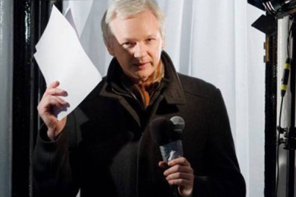 Julian Assange critica "espionagem em massa" dos EUA