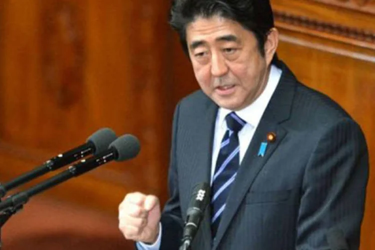 
	Shinzo Abe: primeiro-ministro japon&ecirc;s pressiona a autoridade monet&aacute;ria a tomar medidas ousadas para atingir sua nova meta de infla&ccedil;&atilde;o de 2%
 (Kazuhiro Nogi/AFP)