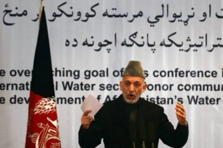 
	Karzai: para ele, &quot;qualquer tentativa de realizar negocia&ccedil;&otilde;es separadamente n&atilde;o constitui um esfor&ccedil;o de paz, mas uma conspira&ccedil;&atilde;o dos estrangeiros&quot;
 (Massoud Hossaini/AFP)
