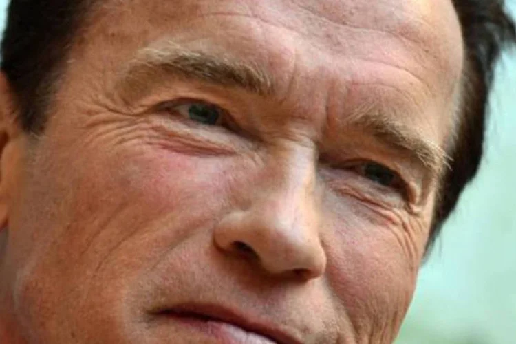 
	Arnold Schwarzenegger: &quot;temos que enviar uma mensagem de que podemos seguir vivendo a mesma vida, mas com uma tecnologia mais limpa&quot;, disse
 (Gabriel Bouys/AFP)