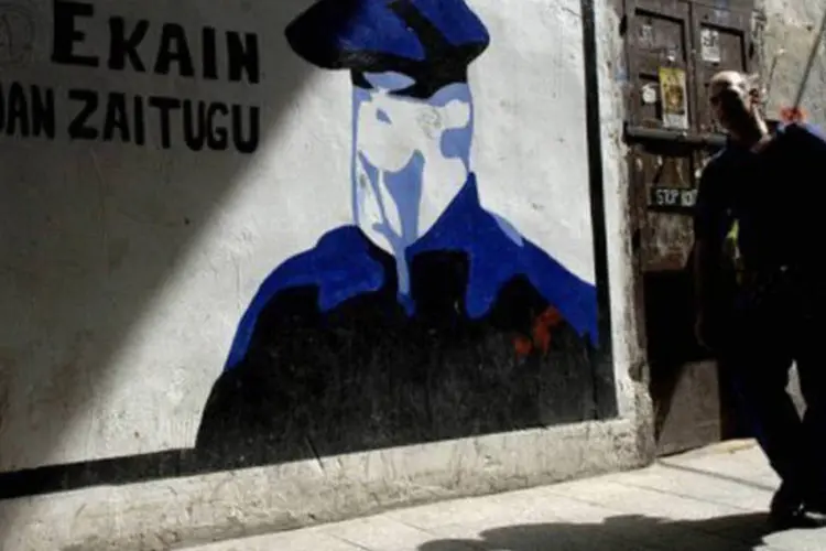 
	Grafite em mem&oacute;ria a um membro do ETA morto em Hernani: justi&ccedil;a argumentou que o pedido de extradi&ccedil;&atilde;o n&atilde;o significava uma viola&ccedil;&atilde;o de seus direitos humanos&nbsp;
 (Ander Arrizurieta/AFP)