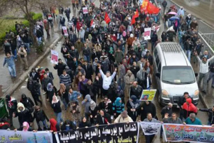 
	Eg&iacute;pcios protestam no Cairo em 1&ordm; de fevereiro: &quot;fora!&quot;, gritava a multid&atilde;o&nbsp;
 (Khaled Desouki/AFP)